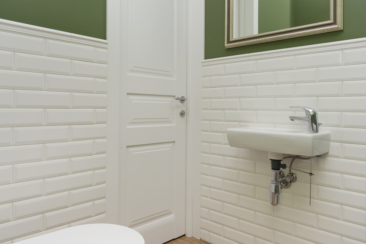 How to Renovate a Bathroom with Tile Paint